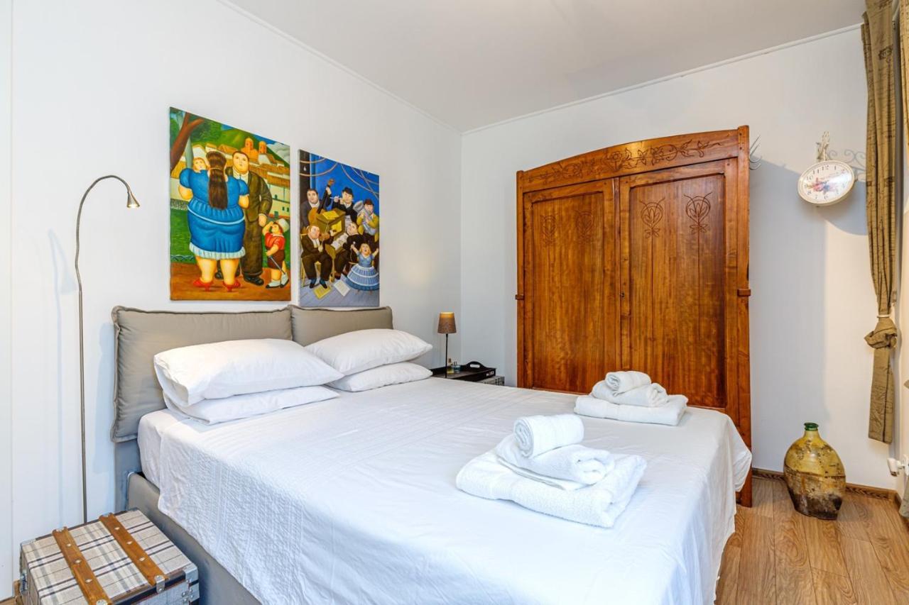 Two Bedroom La Apartment *